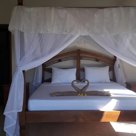 Warung Pantai Bungalows