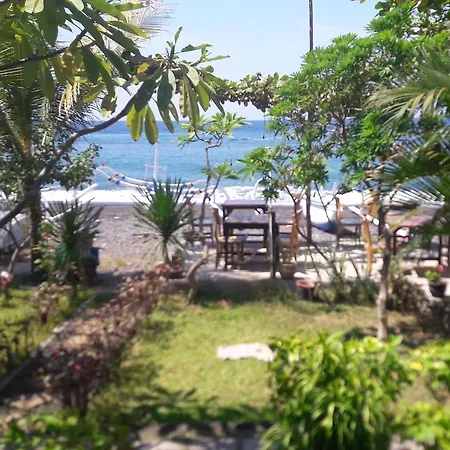 Warung Pantai Bungalows